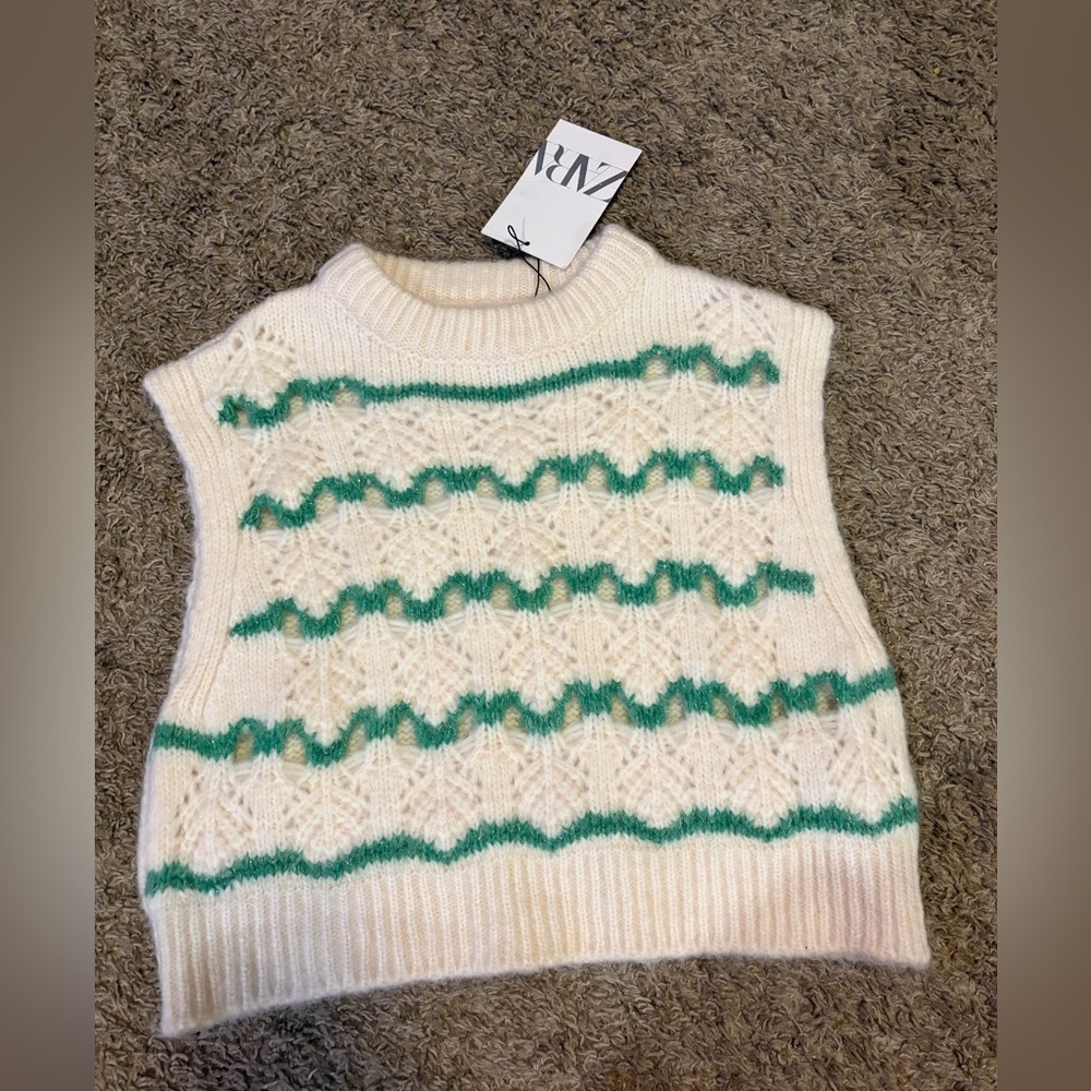 NWT Zara Girls Sweater with Cream and Green Pattern Size 8-9 - Picture 1 of 6